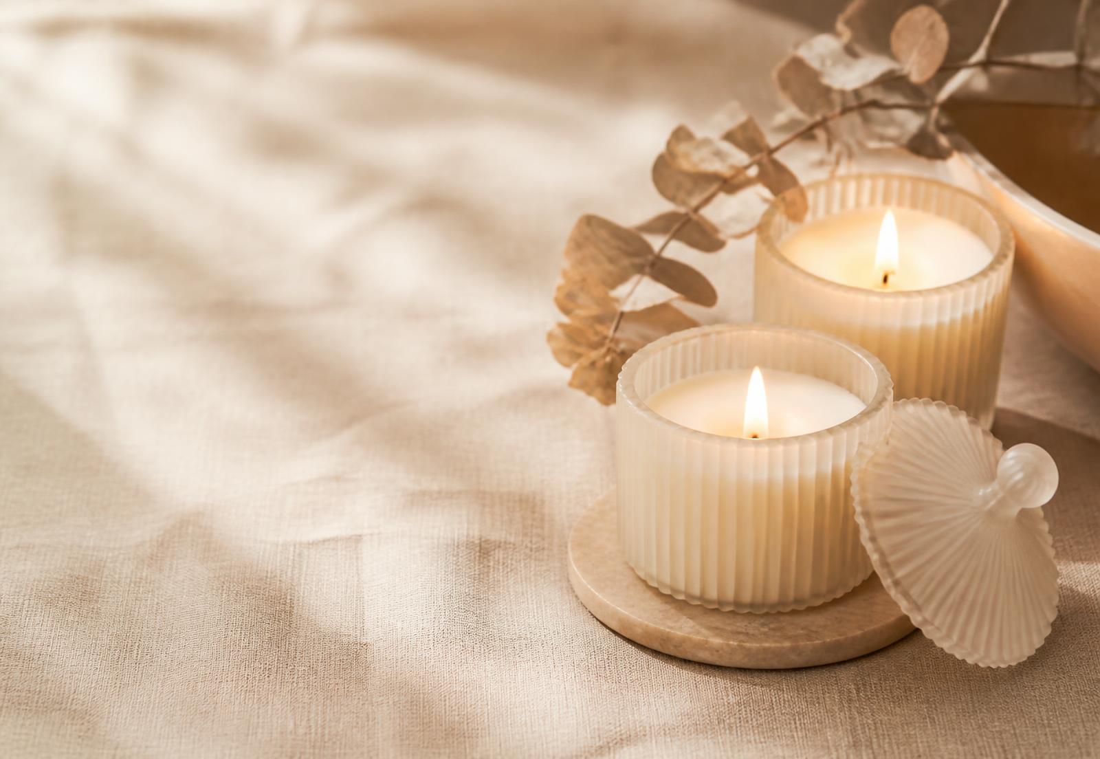 Ivory cam kavanozlarda yanan el yapımı Craft & Candle mumları